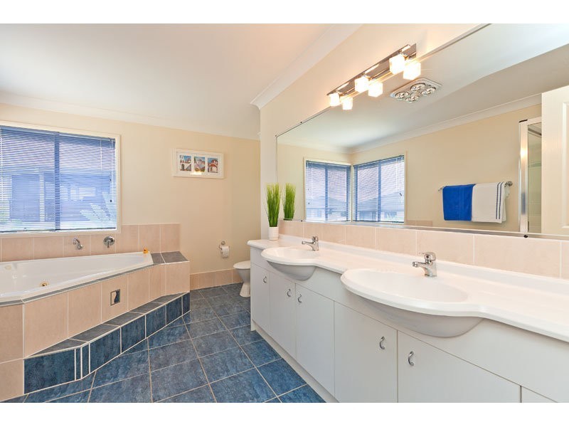 15 Haslingden Drive, Redland Bay QLD 4165