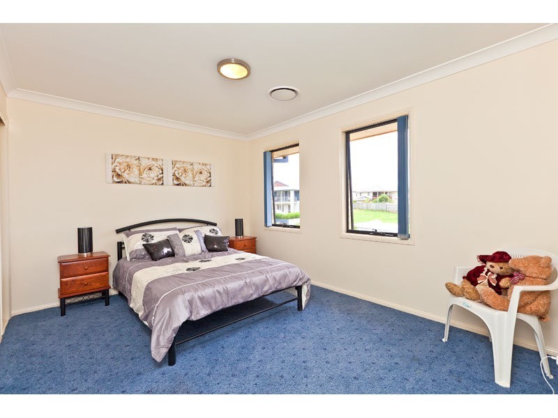 15 Haslingden Drive, Redland Bay QLD 4165
