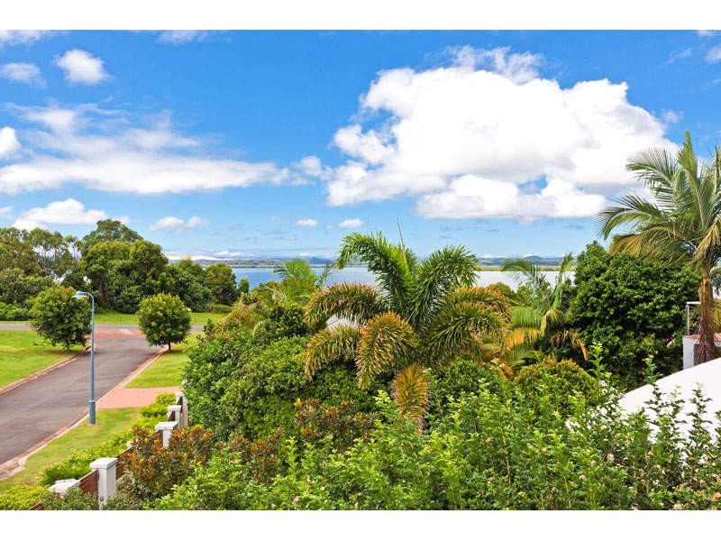 15 Haslingden Drive, Redland Bay QLD 4165