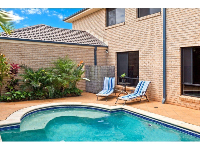 15 Haslingden Drive, Redland Bay QLD 4165