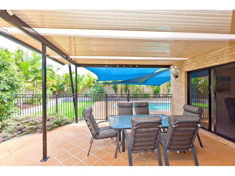 15 Haslingden Drive, Redland Bay QLD 4165