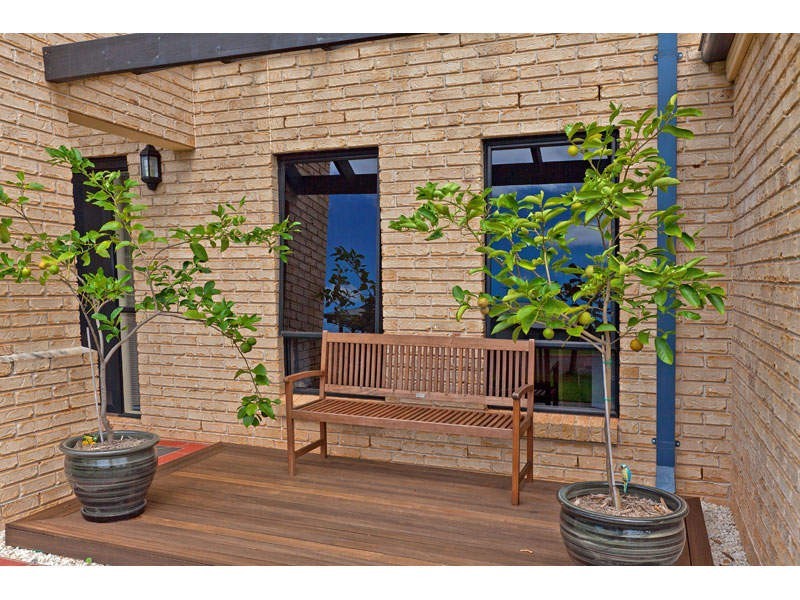 15 Haslingden Drive, Redland Bay QLD 4165