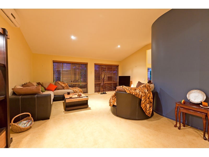 3 Truro Court, Redland Bay QLD 4165