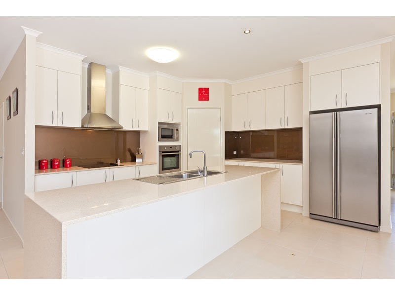 33 Ronnie Street, Cleveland QLD 4163