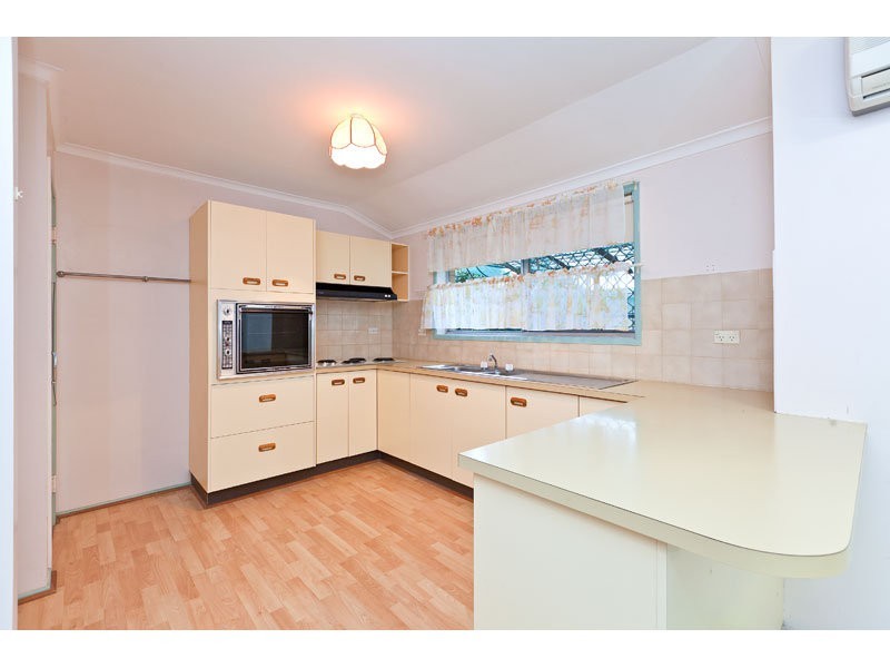 8 Scott Street, Redland Bay QLD 4165