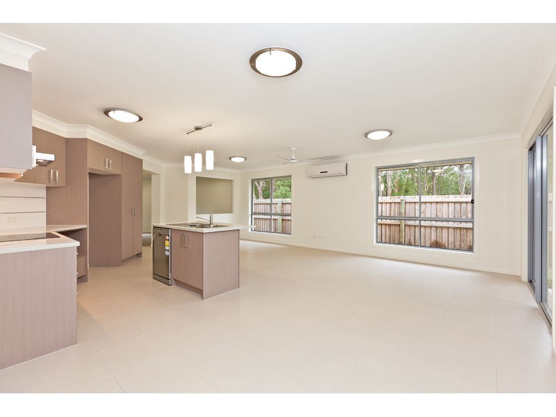 15 Bream Place, Redland Bay QLD 4165