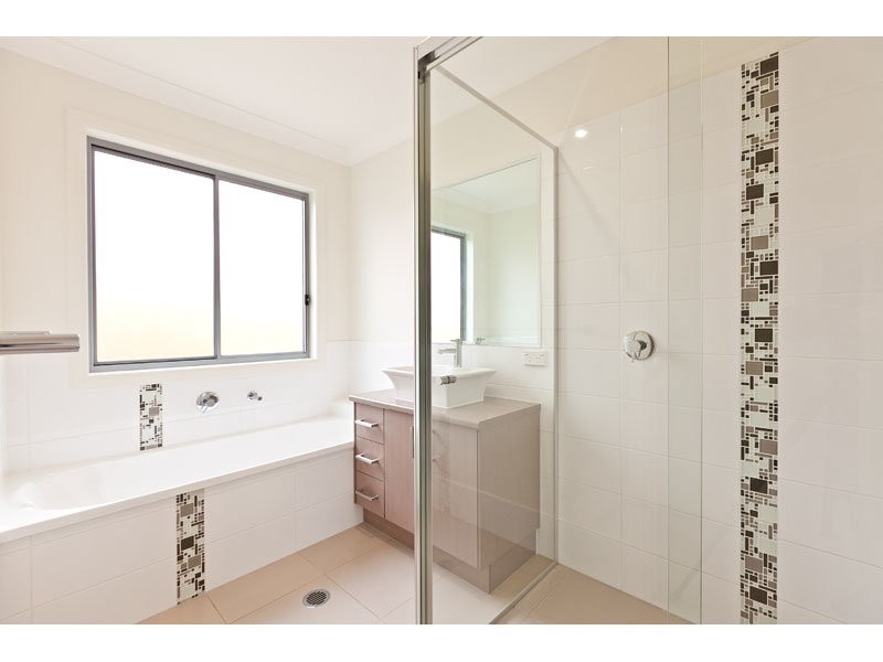 15 Bream Place, Redland Bay QLD 4165