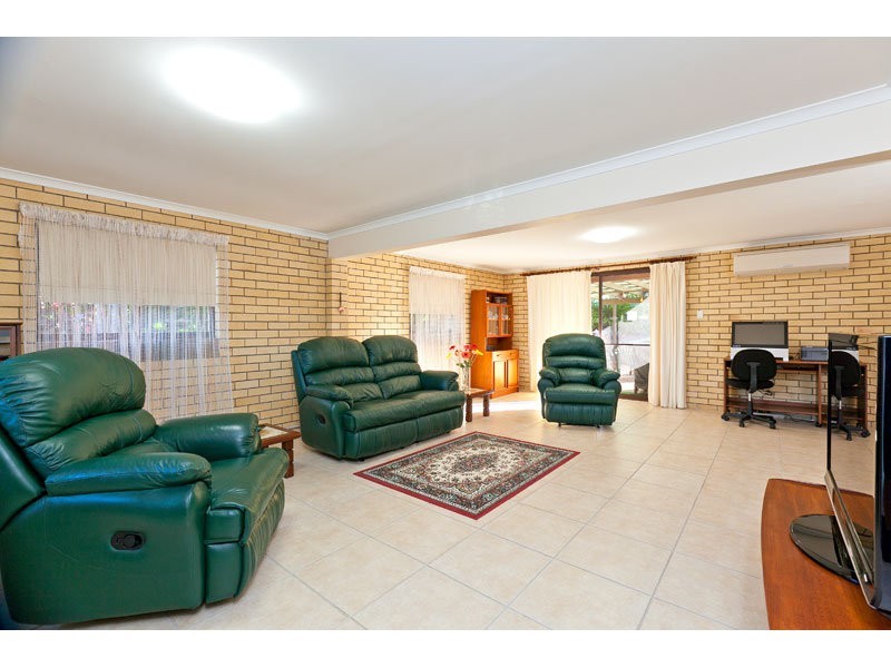 11 Werong Crescent, Cleveland QLD 4163