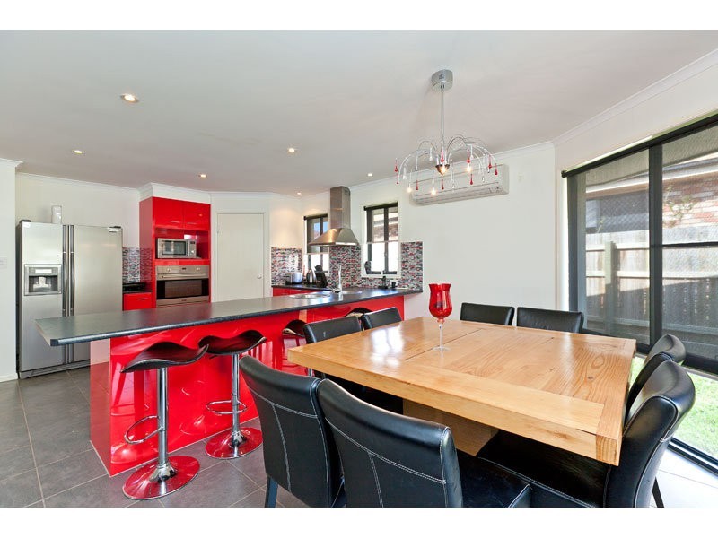 82 Ebony Crescent, Redland Bay QLD 4165