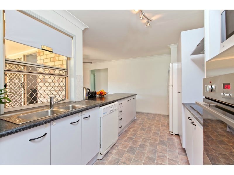 14 Montrose Pl, Redland Bay QLD 4165