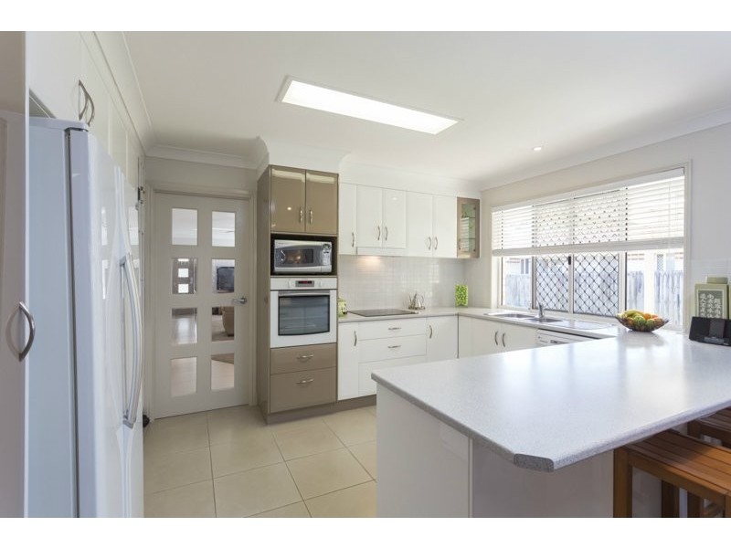 2 Pecan Court, Birkdale QLD 4159