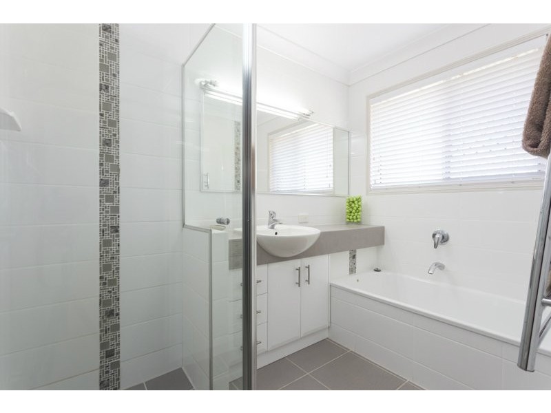 2 Pecan Court, Birkdale QLD 4159