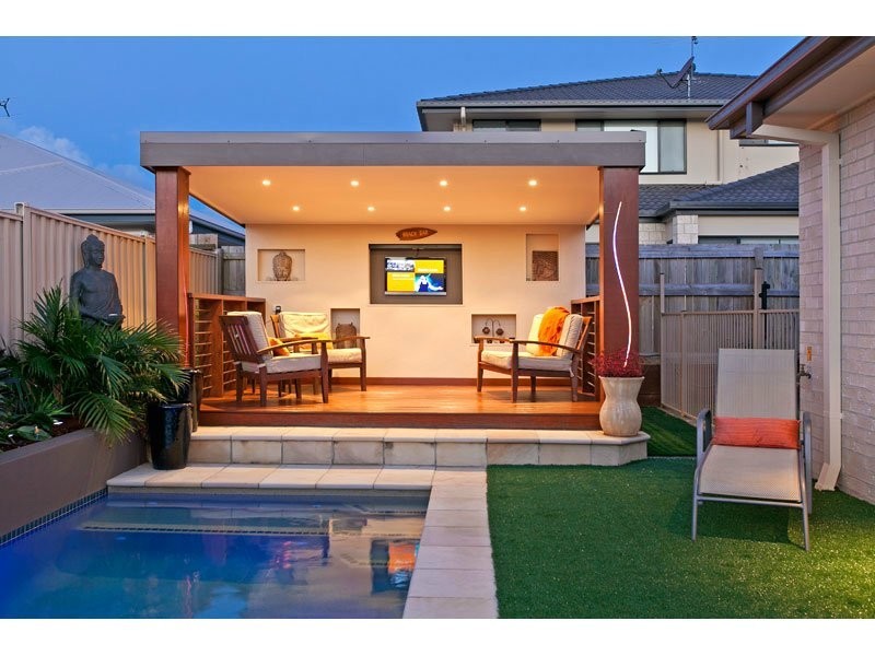 22 Magnetic Place, Redland Bay QLD 4165