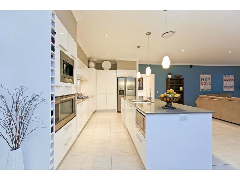 22 Magnetic Place, Redland Bay QLD 4165