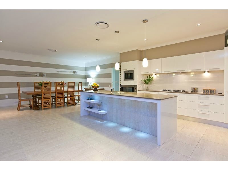 22 Magnetic Place, Redland Bay QLD 4165