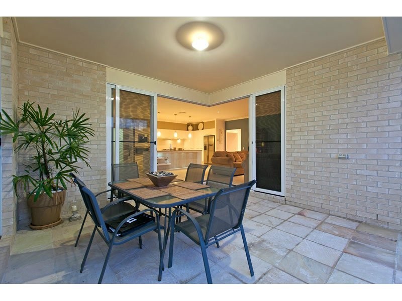 22 Magnetic Place, Redland Bay QLD 4165