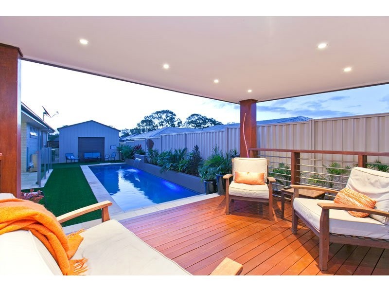 22 Magnetic Place, Redland Bay QLD 4165