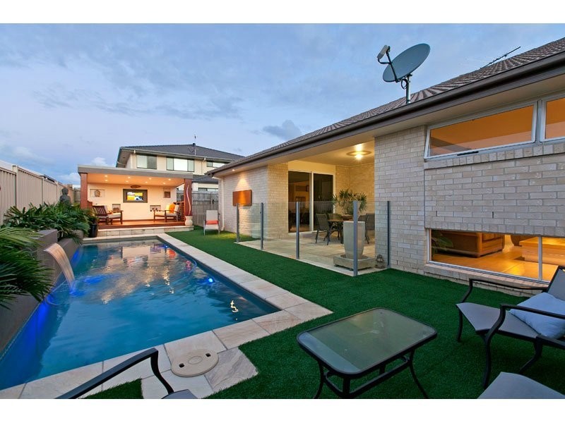 22 Magnetic Place, Redland Bay QLD 4165