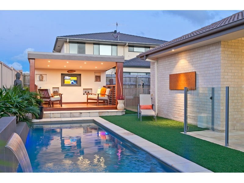 22 Magnetic Place, Redland Bay QLD 4165