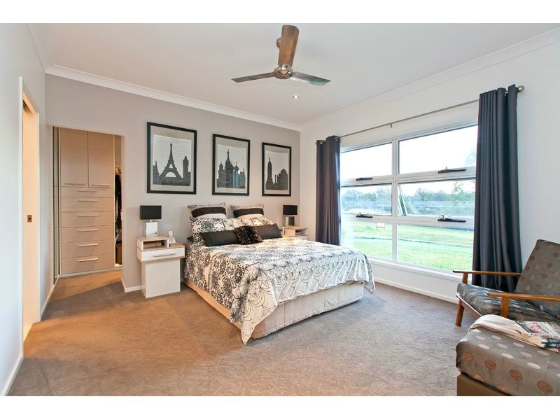 22 Magnetic Place, Redland Bay QLD 4165