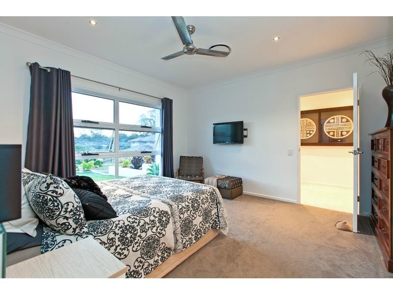 22 Magnetic Place, Redland Bay QLD 4165