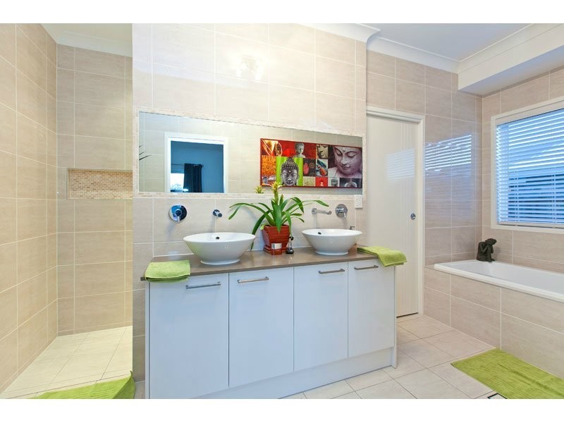22 Magnetic Place, Redland Bay QLD 4165
