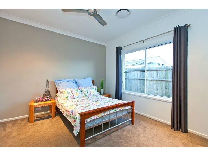 22 Magnetic Place, Redland Bay QLD 4165