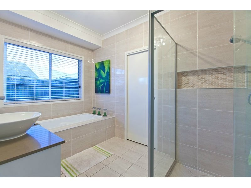 22 Magnetic Place, Redland Bay QLD 4165