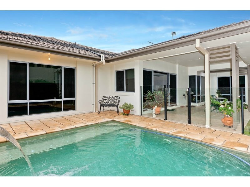 2 Lachlan Dve, Wakerley QLD 4154