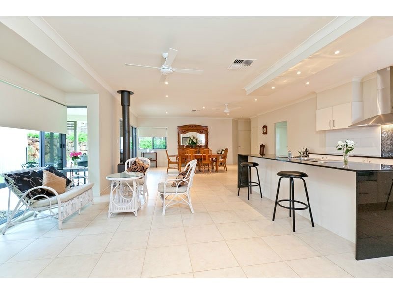 2 Lachlan Dve, Wakerley QLD 4154