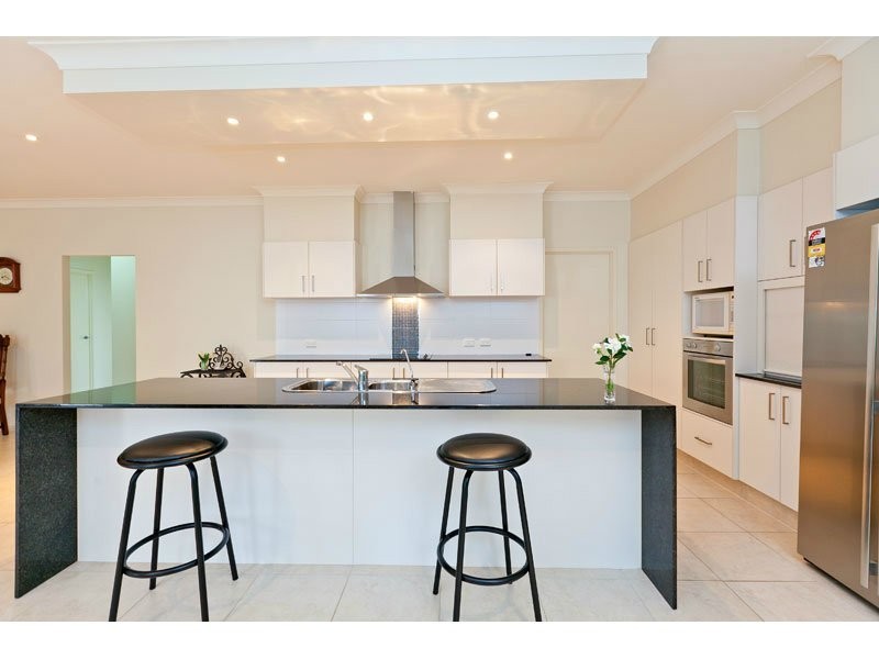 2 Lachlan Dve, Wakerley QLD 4154