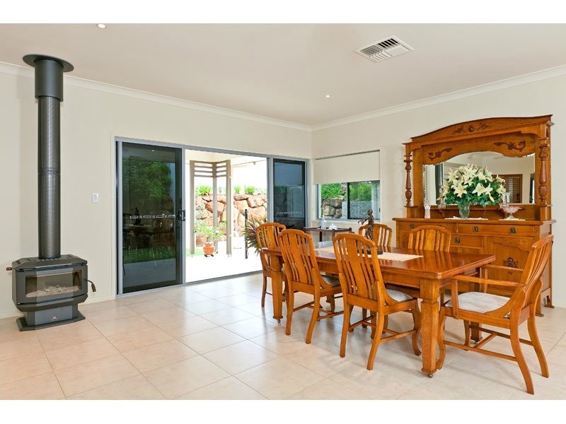 2 Lachlan Dve, Wakerley QLD 4154