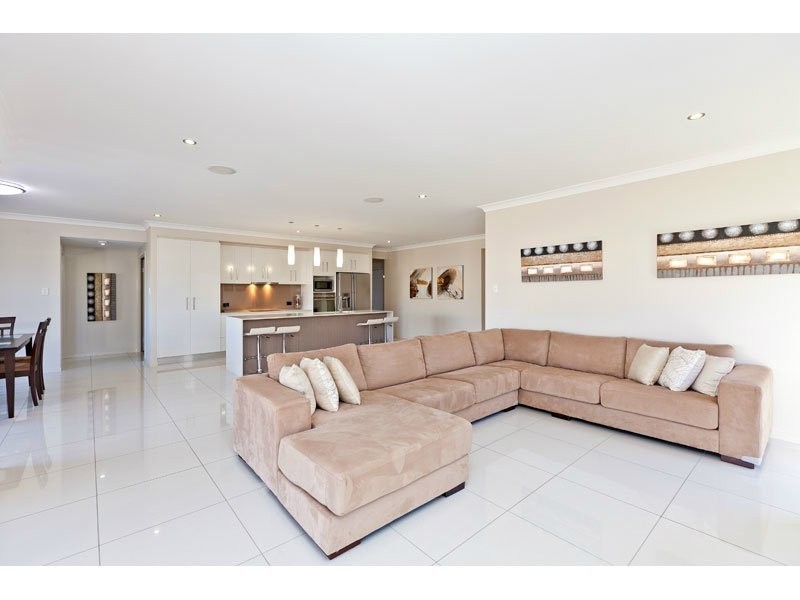 10 Sapium Road, Redland Bay QLD 4165