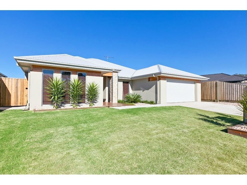 10 Sapium Road, Redland Bay QLD 4165
