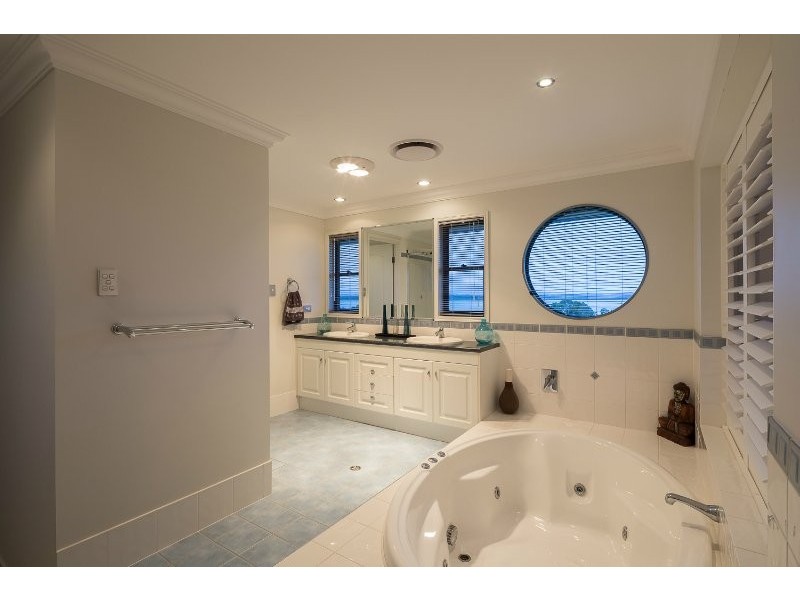 111 School Of Arts Road, Redland Bay QLD 4165