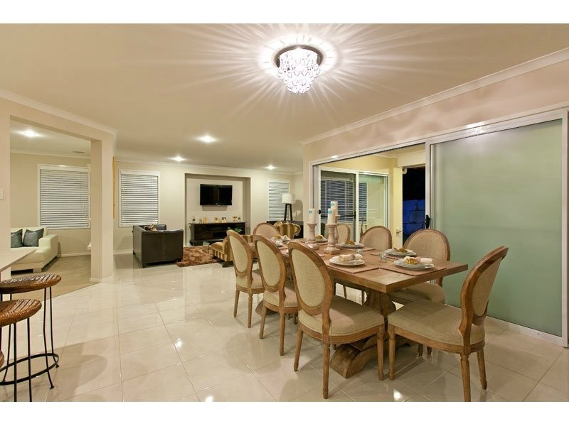 3 Pyrus Place, Redland Bay QLD 4165