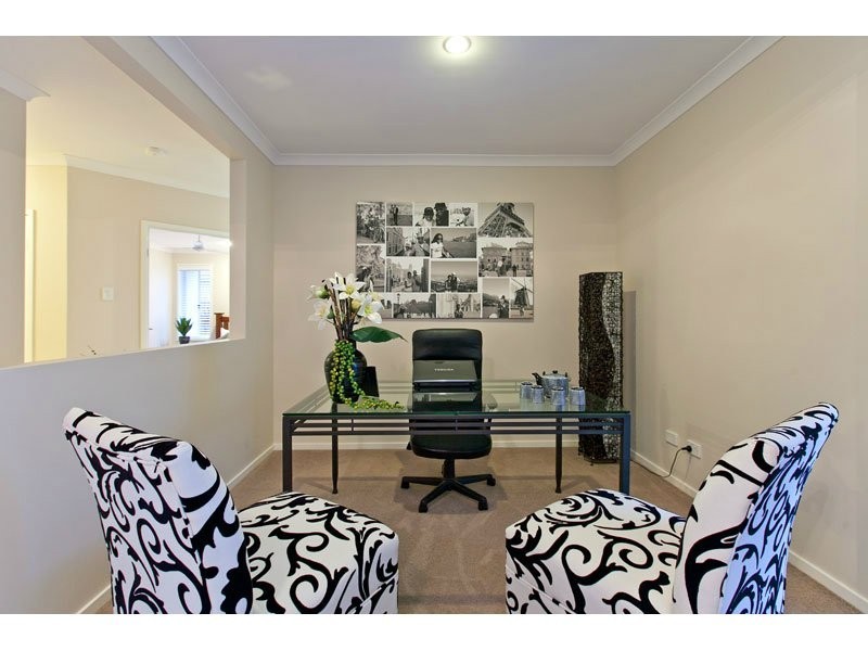 3 Pyrus Place, Redland Bay QLD 4165