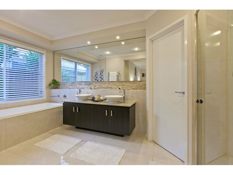 3 Pyrus Place, Redland Bay QLD 4165