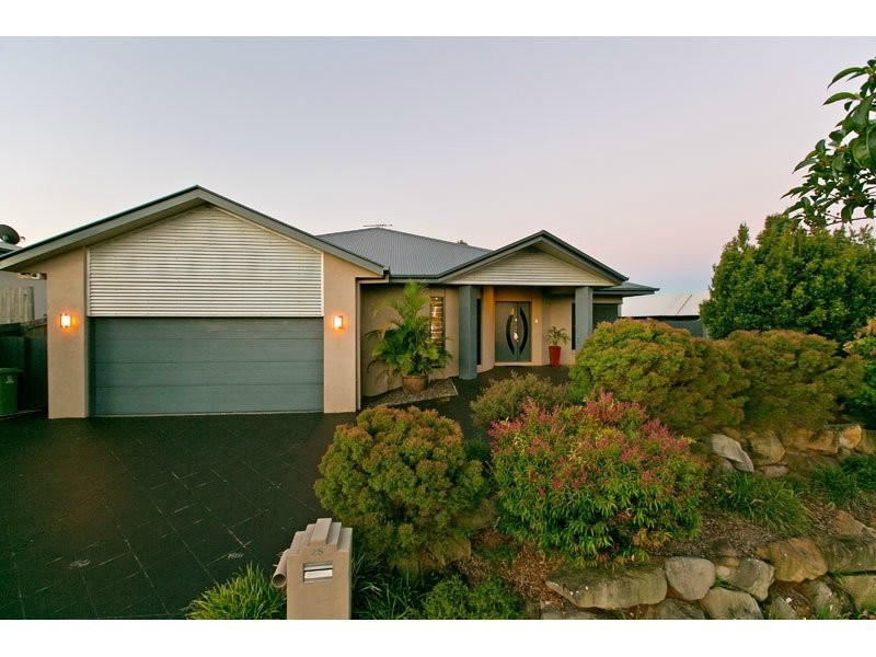 25 Cole St, Redland Bay QLD 4165