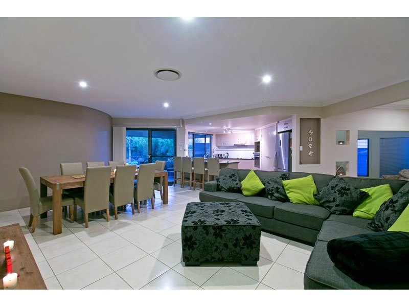 25 Cole St, Redland Bay QLD 4165