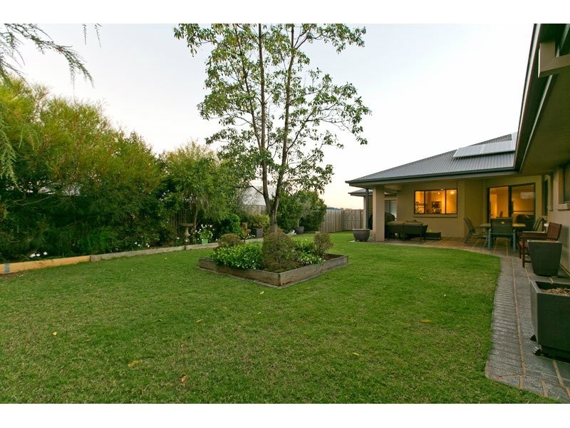 25 Cole St, Redland Bay QLD 4165