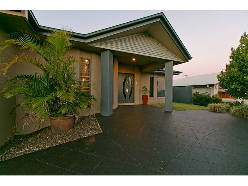 25 Cole St, Redland Bay QLD 4165