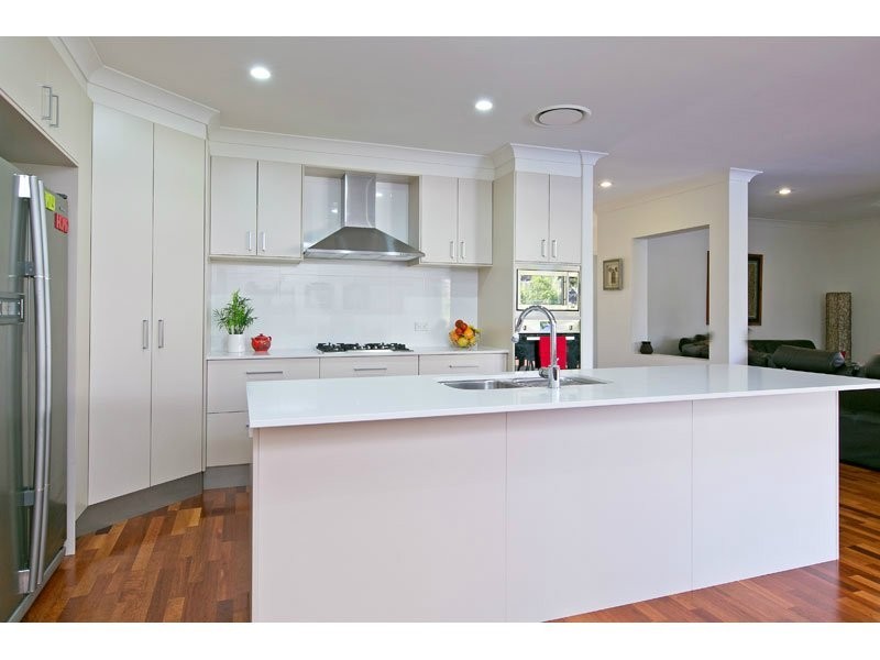 9 Pyrus Place, Redland Bay QLD 4165