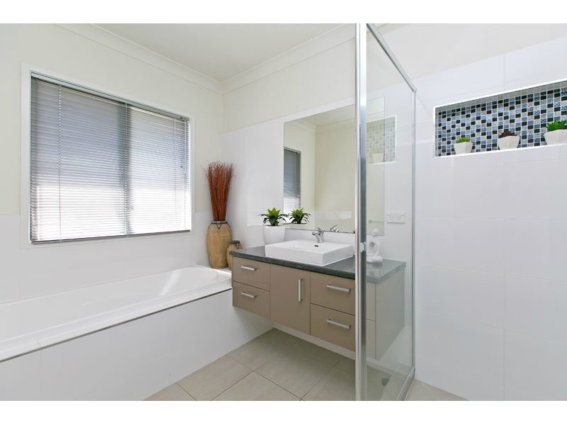 9 Pyrus Place, Redland Bay QLD 4165