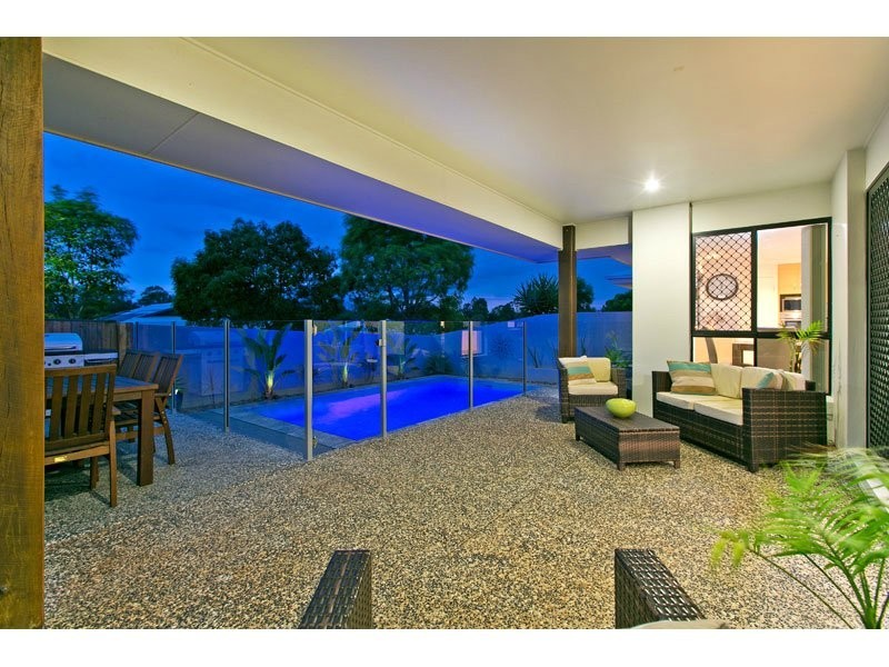 10 Cole Street, Redland Bay QLD 4165