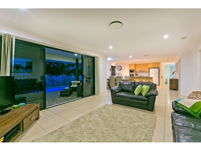 10 Cole Street, Redland Bay QLD 4165