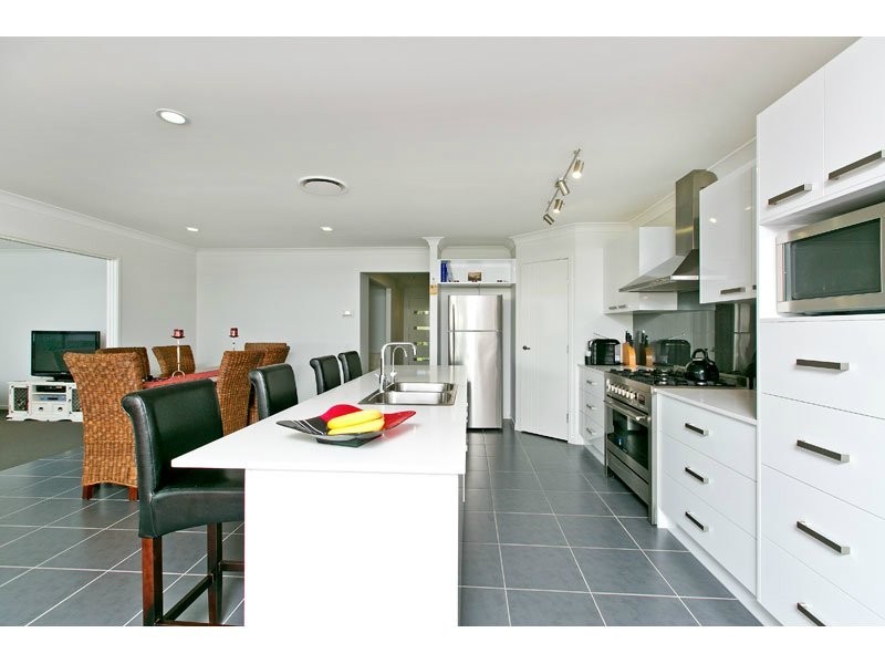 26 Unwin Road, Redland Bay QLD 4165