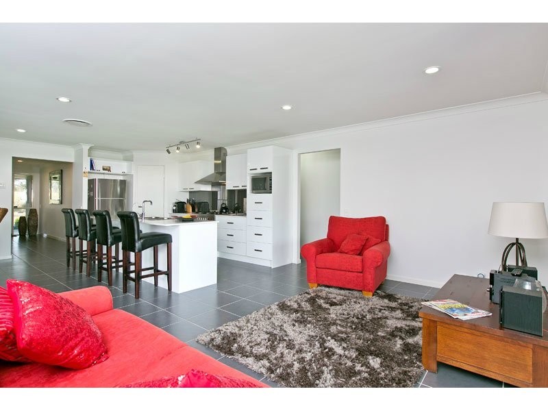 26 Unwin Road, Redland Bay QLD 4165