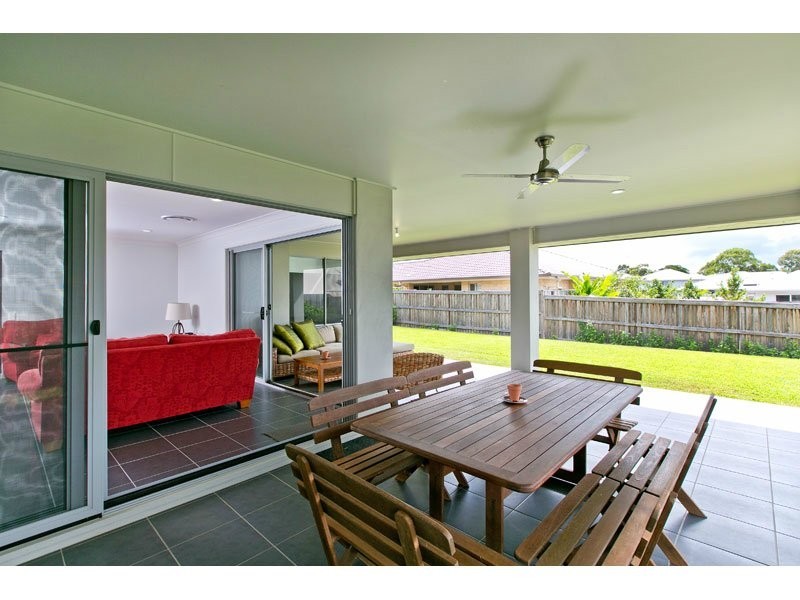 26 Unwin Road, Redland Bay QLD 4165