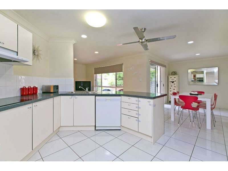 9 Cynthia Place, Wakerley QLD 4154